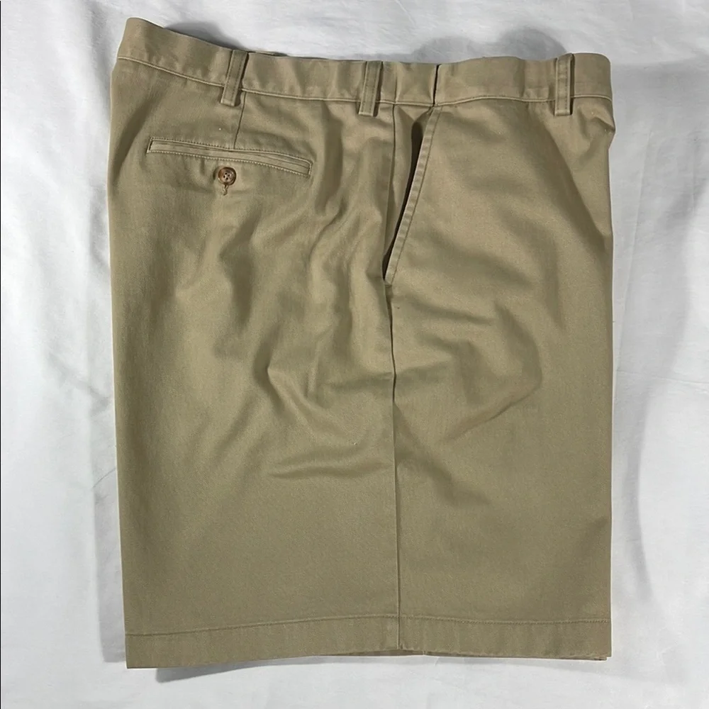 L.L. Bean mens khaki Comfort Fit flat front 8" chino shorts - size 42 - Picture 8 of 11